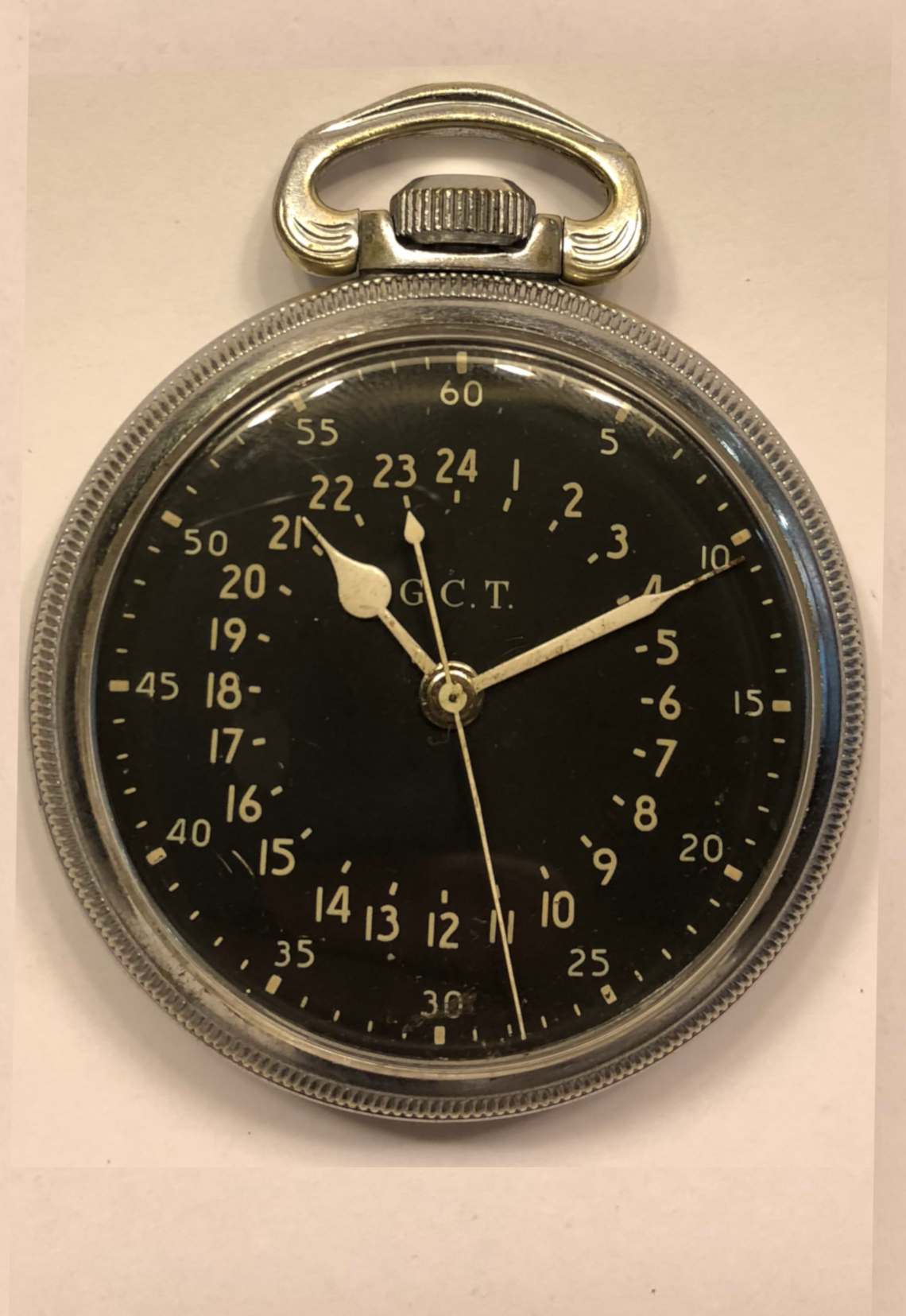 Reloj de bolsillo HAMILTON WATCH Co. G.C.T. Civil Time”, 24 horas, propiedad Gobierno de los EE.UU para la II Guerra Mundial (Desembarco de Pearl Harbour, 1941) | Museo Internacional de